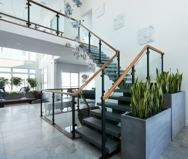 Tangga modern dengan perpaduan beton dan baja